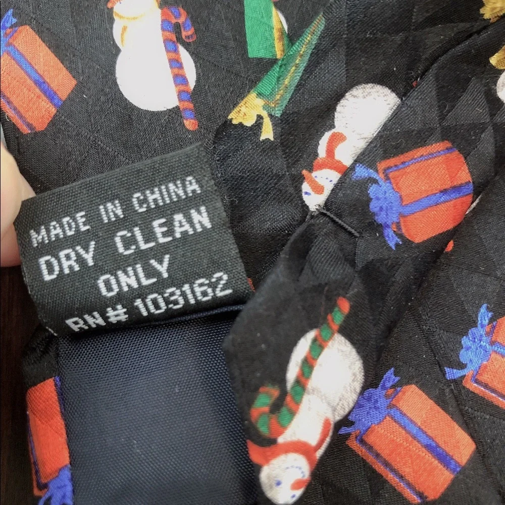 Santa’s Dream silk snowman Tie